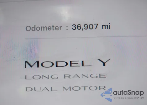 2024 Tesla Model Y Long Range Dual Motor All-Wheel Drive z USA, uszkodzony, nr VIN 7SAYGDEE6RA239156